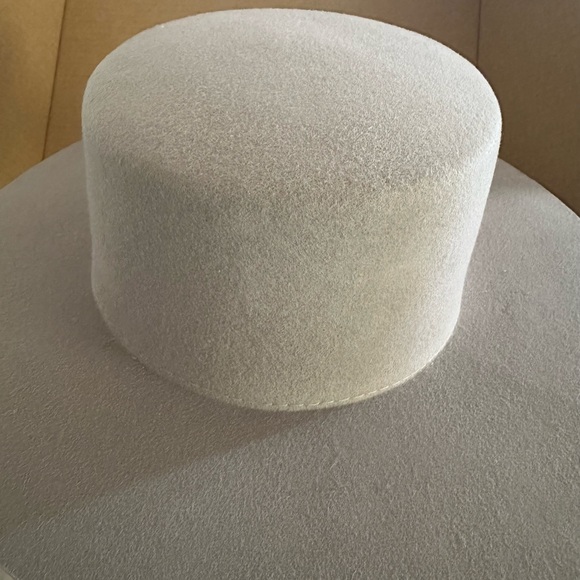 Boater Style Wide Brimmed Hat - New w Tags! Dove Grey, Size M/L 59 main image 4